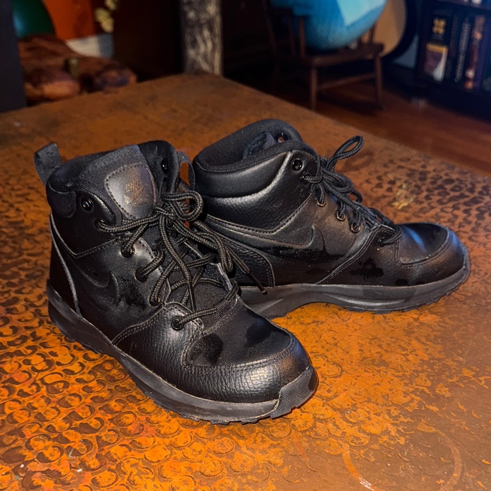 Nike Kids Black High-Top Boots